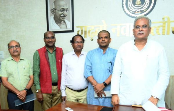 सीएम बघेल से छत्तीसगढ़ कूर्मि क्षत्रिय चेतना मंच के प्रतिनिधिमंडल ने की सौजन्य मुलाकात