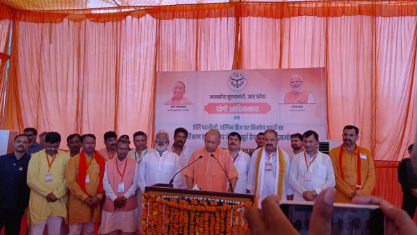 मुख्यमंत्री योगी ने घाघरा और सरयू पर बने तटबंध का निरीक्षण कर बोले, बाढ़ से बचाव के लिए हमारी तैयारियां पूरी