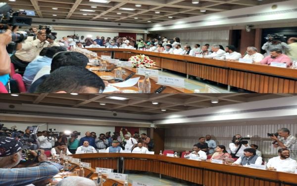 कल से शुरू होने वाले संसद के मॉनसून सत्र से पहले सरकार ने आज सर्वदलीय बैठक की, सत्र में 31 विधेयक पेश किए जाएंगे, मणिपुर हिंसा पर भी होगी चर्चा