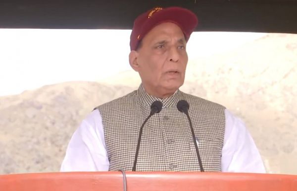 पाकिस्तान को राजनाथ की चेतावनी- जरूरत पड़ने पर पार करेंगे एलओसी