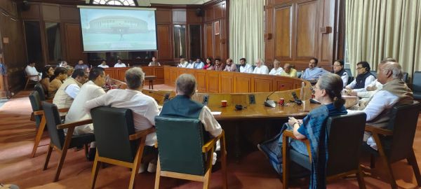 अविश्वास प्रस्ताव पर चर्चा कराए सरकार : अधीर रंजन चौधरी