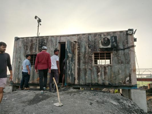 लातेहार में तुबेद कोलियरी के कांटा घर में उग्रवादियों ने लगाई आग, सुरक्षा कर्मियों को पीटा