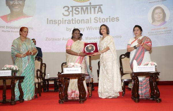 राष्ट्रपति मुर्मू ने सेना पत्नी कल्याण संघ के 'अस्मिता' उत्सव की शोभा बढ़ाई