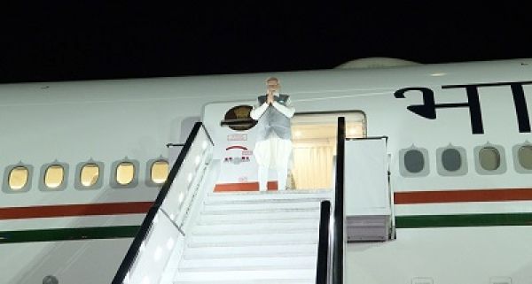 प्रधानमंत्री नरेन्&zwj;द्र मोदी दक्षिण अफ्रीका की यात्रा के बाद, ग्रीस के लिए रवाना