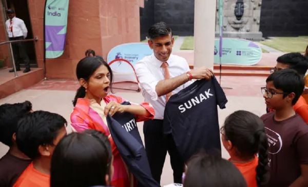 जी-20ः ब्रिटेन के प्रधानमंत्री ऋषि सुनक दिल्ली के स्कूली बच्चों से मिले
