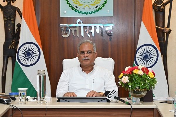 सीएम बघेल ने किया गोधन न्याय योजना के हितग्राहियों को 23.93 करोड़ भुगतान