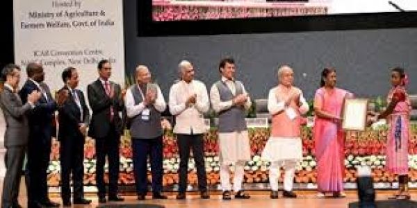 सेब किसानों के साथ नाइंसाफी कर रही है केंद्र सरकारः कांग्रेस