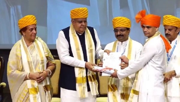 देश के विकास को राजनीति के चश्मे से नहीं देखना चाहिएः उपराष्ट्रपति