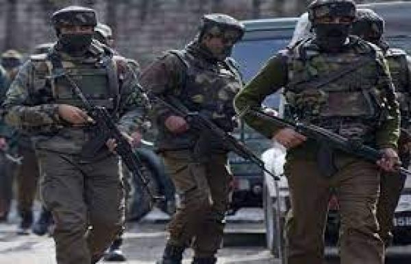 अनंतनाग में छुपे आतंकवादियों पर सुरक्षा बलों का बड़ा प्रहार, बरसाये जा रहे बम