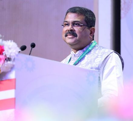 भारतीय भाषाओं और प्रौद्योगिकी का मेल देश के प्रतिभा समूह के लिए असीमित संभावनाओं के द्वार खोलेगा - धर्मेन्द्र प्रधान