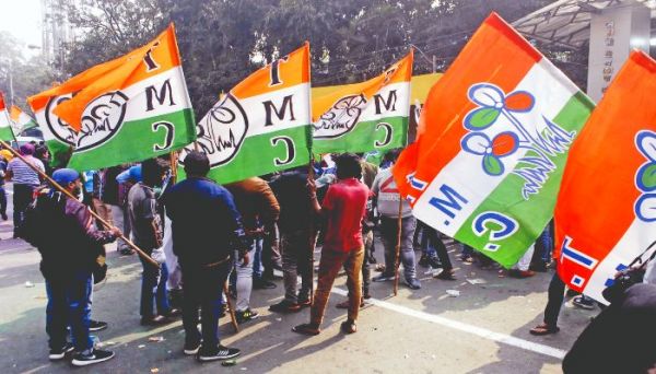 दिल्ली में जंतर-मंतर पर टीएमसी कार्यकर्ताओं का केंद्र सरकार के खिलाफ प्रदर्शन