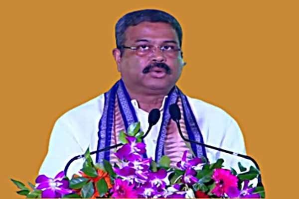 जातिगत जनगणना पर भ्रामक बात कर रहे राहुल गांधी : धर्मेंद्र प्रधान