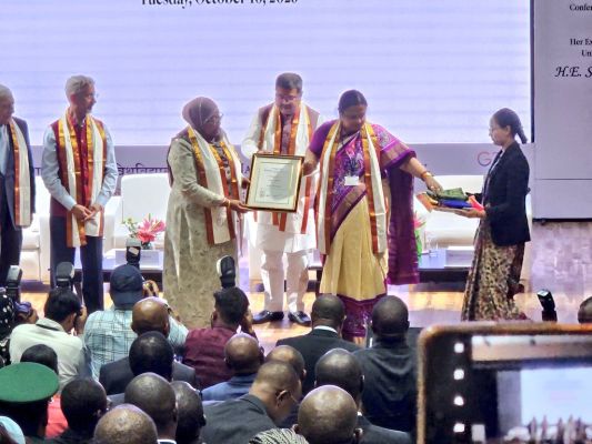 तंजानिया की राष्ट्रपति सामिया सुलुहू हसन को जेएनयू ने डॉक्टरेट की मानद उपाधि से किया सम्मानित