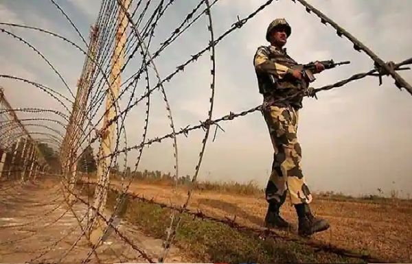 इजरायल-फिलिस्तीन जंग के बीच पाकिस्तान से लगी पश्चिमी सीमा हाई अलर्ट पर