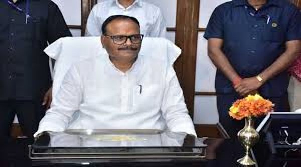 देश में आयुष्मान कार्ड बनाने में उप्र टॉप पर, उप मुख्यमंत्री ने स्वास्थ्य कर्मियों को दी बधाई