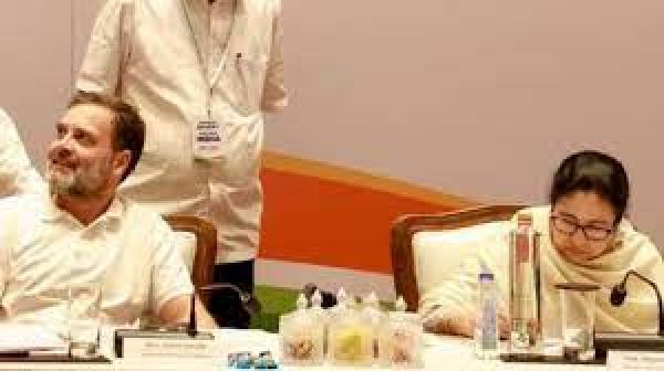 विपक्षी गठबंधन की अगली बैठक से पहले राहुल ने की ममता बनर्जी से बात