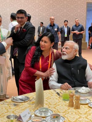 मैक्सिकन सीनेट की अध्यक्ष एना लिलिया ने प्रधानमंत्री मोदी को बांधी राखी