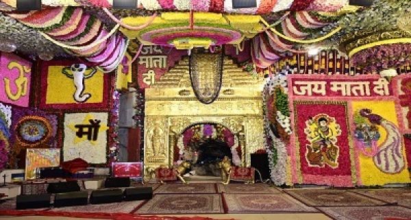 जम्मू-कश्मीर: माता वैष्णो देवी मंदिर जाने वाले तीर्थयात्रियों की संख्या इस साल 80 लाख के पार हुई