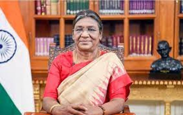 राष्ट्रपति द्रौपदी मुर्मू लद्दाख के दो दिवसीय दौरे पर पहुंचीं