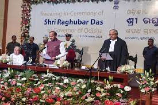 ओडिशा के राज्यपाल के रूप में रघुवर दास ने ली शपथ