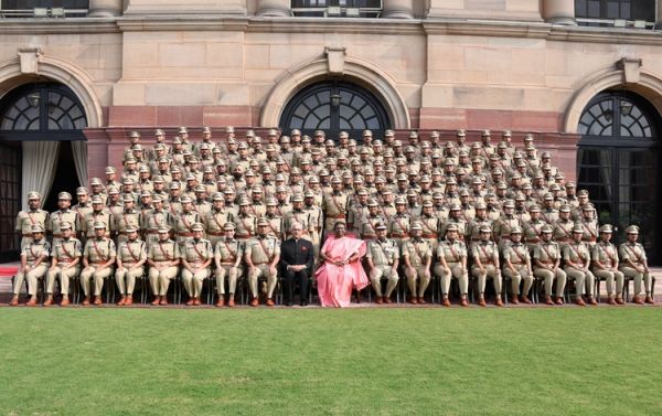 राष्ट्रपति द्रौपदी मुर्मू ने पुलिस अधिकारियों से प्रौद्योगिकी के क्षेत्र में अद्यतन रहने ताकि अपराधियों पर नियंत्रण रखा जा सके