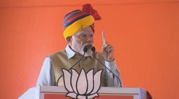 राजस्थान में मुख्यमंत्री आवास पर दावत करते हैं दंगों के आरोपित : नरेन्द्र मोदी