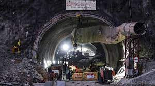 उत्तरकाशी टनल में ड्रिलिंग पूरी, आखिरी पाइप डाला जा रहा, कुछ घंटों में रेस्क्यू की उम्मीद