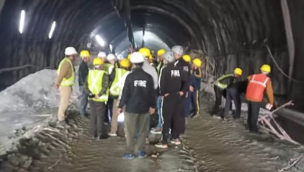 सिलक्यारा सुरंग में फंसे 41 श्रमिकों तक पहुंचने के लिए बचाव अभियान जारी, अगले 48 घंटे अहम