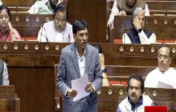 देश में नैनो यूरिया का उत्पादन बढाया जा रहा: मांडविया