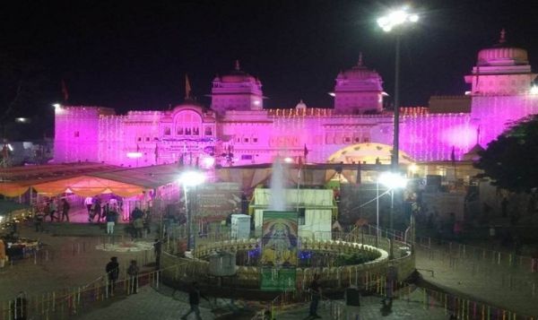 ओरछाः दूल्हा बने श्रीरामराजा सरकार, ठेठ बुंदेली अंदाज में निकली बारात