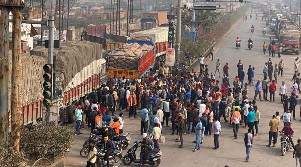 नए कानून का किया विरोध प्रदर्शन 