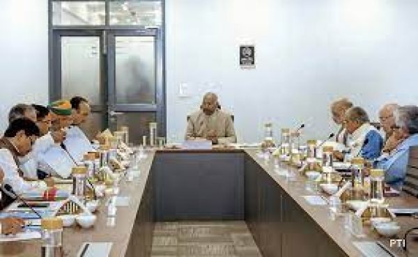 पूर्व राष्ट्रपति रामनाथ कोविंद के नेतृत्व में एक राष्&zwj;ट्र एक चुनाव समिति ने एक साथ चुनाव सम्पन्न कराने के लिए जनता से सुझाव मांगे