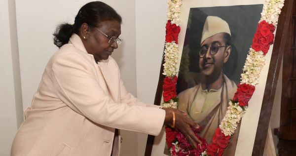 राष्ट्रपति ने नेताजी सुभाष चंद्र बोस को श्रद्धांजलि अर्पित की