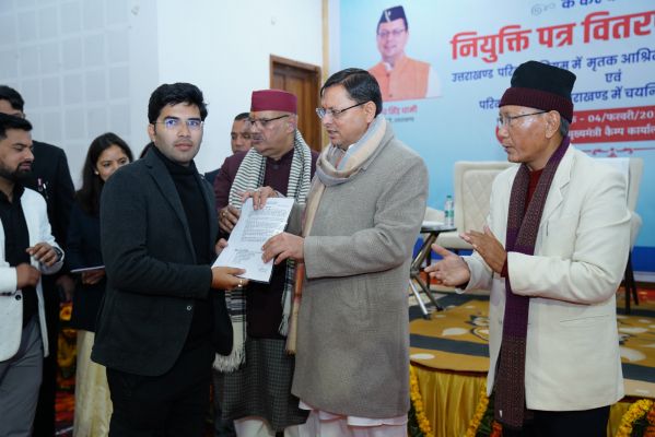 मुख्यमंत्री ने परिवहन विभाग और परिवहन निगम के 122 अभ्यर्थियों को दिया नियुक्ति पत्र