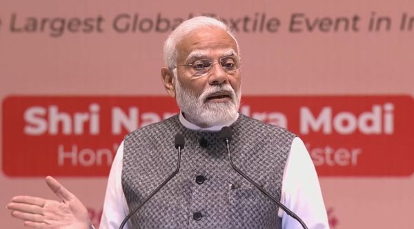 प्रधानमंत्री मोदी ने कहा, देश में स्थिर सरकार का असर कपड़ा उद्योग क्षेत्र में भी नजर आया