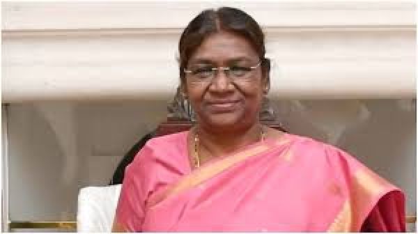 डाक्टरों का प्राथमिक उद्देश्य 'स्वयं से पहले सेवा' होना चाहिए : द्रौपदी मुर्मू