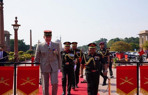 फ्रांसीसी सेनाध्यक्ष जनरल पियरे शिल भारत दौरे पर, जनरल मनोज पांडे से मिले