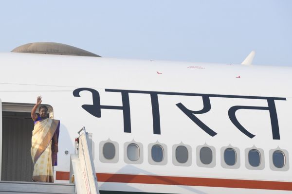 राष्ट्रपति मुर्मू मॉरीशस की अपनी पहली राजकीय यात्रा पर रवाना