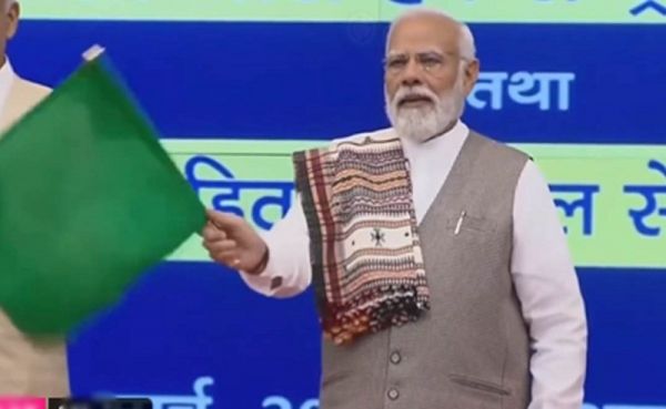 मप्र को मिली चौथी वंदे भारत ट्रेन, प्रधानमंत्री ने हरी झंडी दिखाकर की शुरुआत