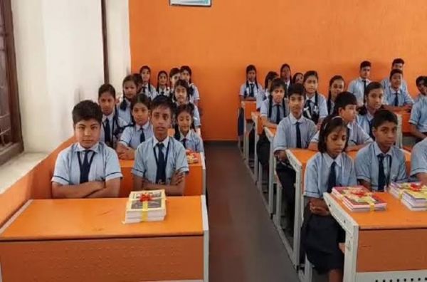 भोपालः निजी स्कूल यूनिफार्म-पुस्तकें खरीदने का दबाव नहीं बना सकते, होगी कार्रवाई