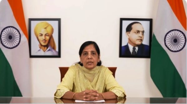 अरविंद केजरीवाल 'शराब घोटाले' के पैसे के लेनदेन का खुलासा कल कोर्ट में करेंगे : सुनीता केजरीवाल