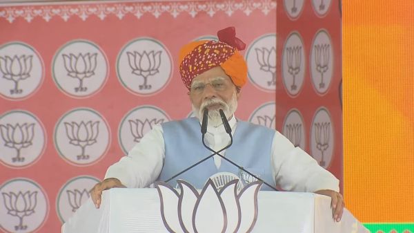 भाजपा पूरे देश को एक परिवार मानती है और कांग्रेस अपने परिवार को देश से बड़ा मानती है : नरेन्द्र मोदी