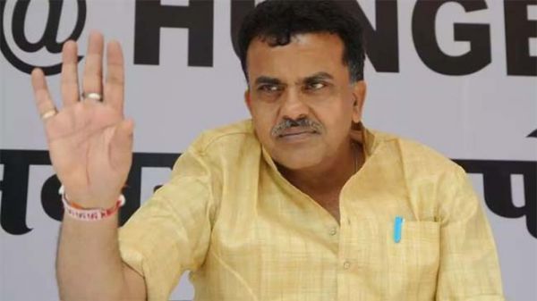 पूर्व सांसद संजय निरुपम कांग्रेस से निष्कासित, शिंदे समूह में शामिल होने की संभावना