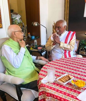 हरियाणा के राज्यपाल ने दिल्ली में लाल कृष्ण आडवाणी से की मुलाकात