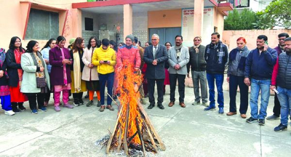 एसएमजेएन कॉलेज में लोहड़ी की धूम