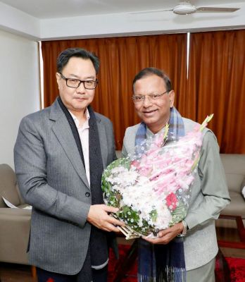 लखनऊ पहुंचे केंद्रीय मंत्री किरेन रिजिजू का पंकज चौधरी ने किया स्वागत, तीन कार्यक्रमों में लेंगे हिस्सा