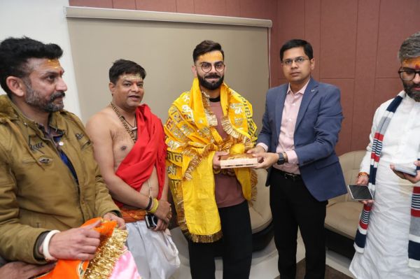 विराट कोहली एवं कुलदीप यादव ने किए महाकालेश्वर के भस्म आरती दर्शन