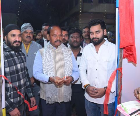 काशीडीह युथ क्लब के सरस्वती पूजा पंडाल का रघुवर दास ने किया उद्घाटन