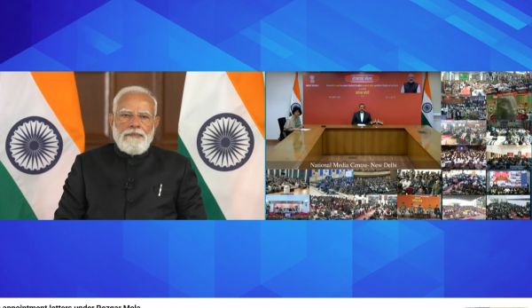 प्रधानमंत्री ने रोजगार मेले में 61 हजार युवाओं को नियुक्ति पत्र सौंप कर कहा, यह राष्ट्र निर्माण का निमंत्रण