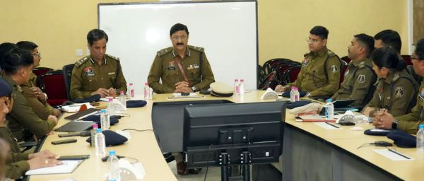 रायपुर कमिश्नर शुक्ला ने रात 10 बजे अधिकारियों की ली बैठक, कानून व्यवस्था पर दिखाई सख्ती